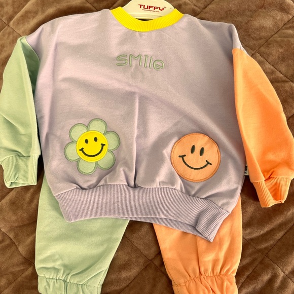 Unleash Your Playful Side with Our Flower Power 2 Pcs Trucksuit Set! - Picture 2 of 6